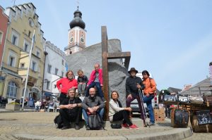 Cordonhaus, Cham - Václav Fiala u své sochy zcela vlevo