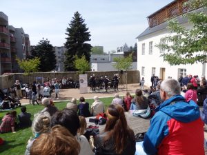 Okrašlovací spolek BUDOUCNOST - Promenádní koncert s humpoleckým dixielandem 8. května v zahradě/nádvoří Staré radnice