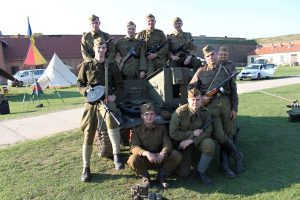 V uniformě příslušníka 1. československého armádního sboru v SSSR během Dne čs. dělostřelectva v Josefově