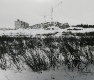 Výstavba sídliště Plzeň Vinice, 1. panelový dům od severu (1988)