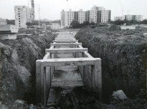 Budování rozsáhlého sídlištního celku Plzeň Vinice (1988)