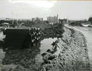 Budování rozsáhlého sídlištního celku Plzeň Vinice (1988)