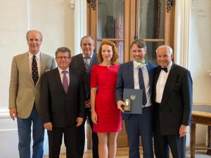 Letošní zářijový koncert v Roudnici nad Labem. Zleva kníže Wiliam Lobkowicz, starosta Roudnice František Padělek, Jan Neruda, Jana Štěrbová Veberová, Mudr. Ondřej Krajník a Tomáš Klár