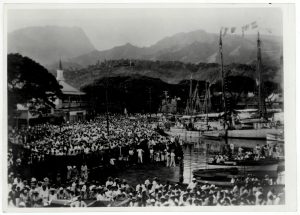 Příjezd lodi do Papeete, Tahiti