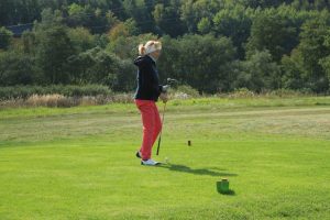 Proti syndromu vyhoření pomáhá relax, který funguje jako protipól k pracovnímu vytížení. Iva Moravcová relaxuje při golfu.