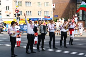 Defilé po třídě Tomáše Bati ve Zlíně 3. 9. 2016