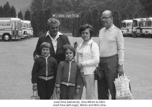 Josef Zima s rodinou na Karlštejně, zcela vpravo, 1976