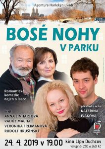 BOSÉ NOHY V PARKU