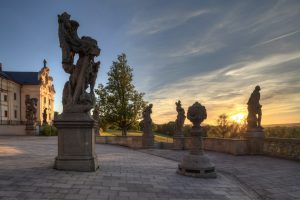 Sochy M. B. Brauna před Hospitalem v Kuksu, fotografie pro titulní stranu kalendáře "Socha v krajině" (Královéhradecký kraj 2020)