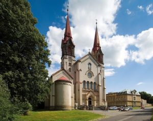 Novorománská bazilika Panny Marie Pomocnice křesťanů ve Filipově byla postavena v letech 1870 - 1875 na místě zjevení Panny Marie a zázračného uzdravení Magdaleny Kade