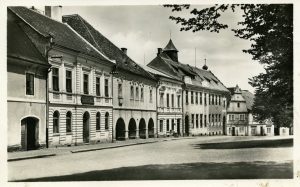 Mezi domy na Trčkově náměstí si zaslouží pozornost dům čp. 8, bývalý Okresní sirotčinec. Sloužil od roku 1908 asi pro třicet dětí.