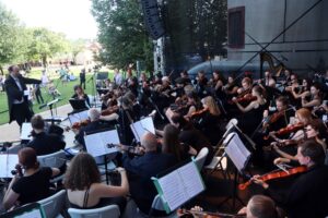 Koncert PSO v rámci festivalu Smetanova Litomyšl, Martin Hybler - dirigent a Věra Poláchová - soprán, léto 2022