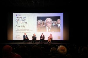 Promítání filmu One Life, panelisté: Nick Drake, Lucinda Coxon, Nick Winton a moderátorka Wendy Mitchell 