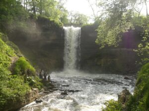 Minnehaha Falls ve městě Minneapolis, známé z legendy o Hiawathovi; zde Dvořák získal inspiraci k složení známé Sonatiny pro housle a klavír (2008).