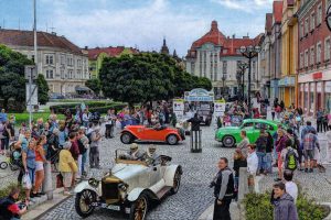 Přehlídka historických vozidel na Masarykově náměstí